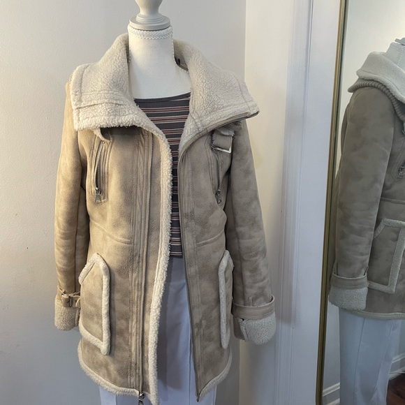 Steve Madden Jackets & Blazers - Y2K Steve Madden Tan Teddy Jacket with Cream Details